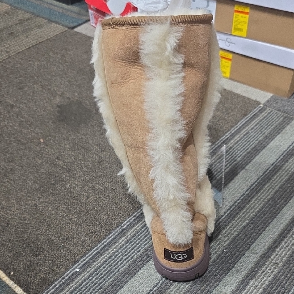 UGG Chestnut Boots with Cream Fur